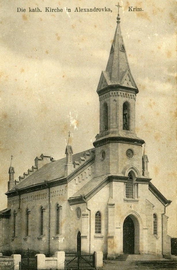 Так выглядел костёл до 1932 года (архивное фото)